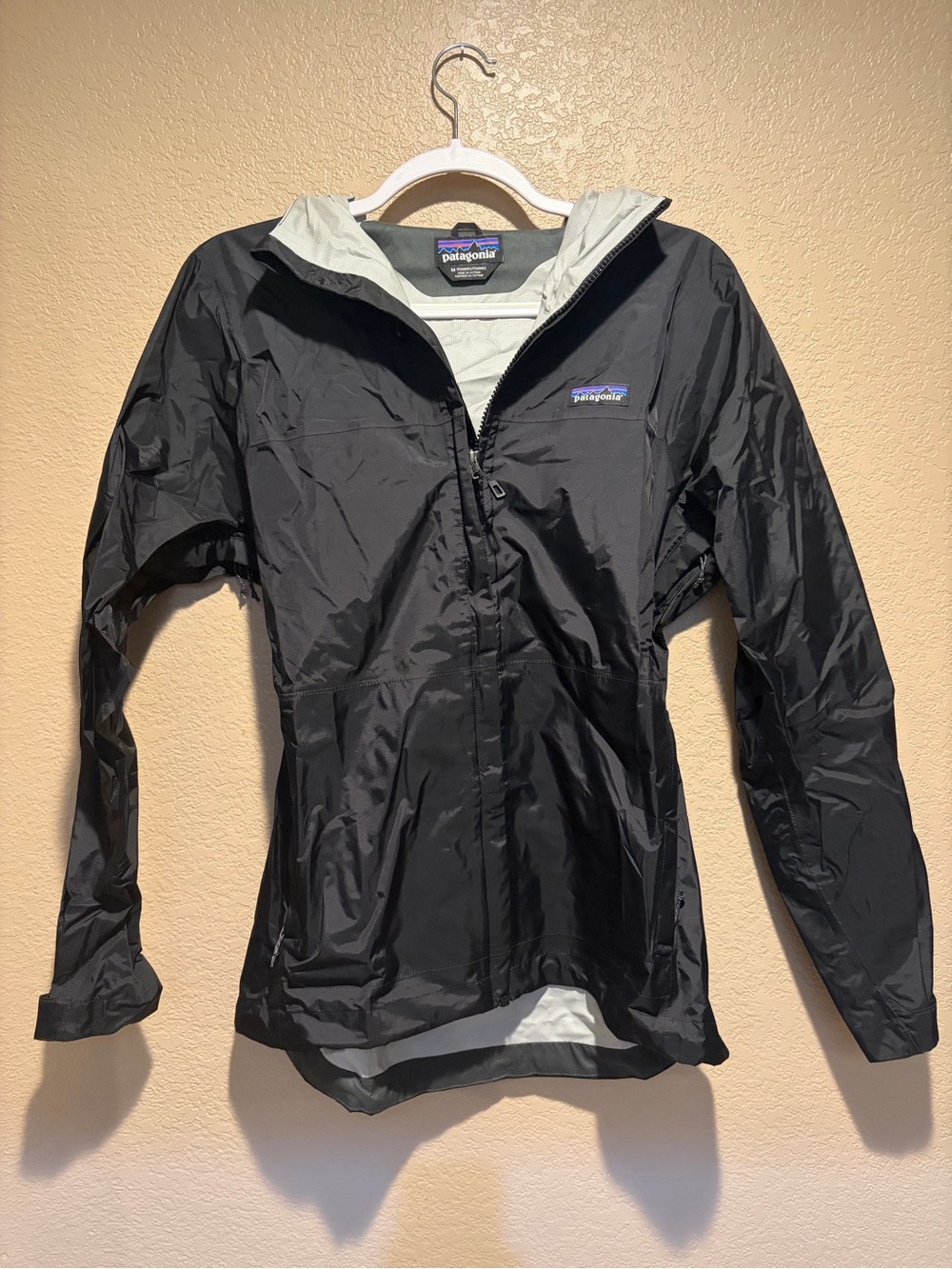 Patagonia Like New Black Ski/Snow Jacket with Light Gray Interior -Sz M